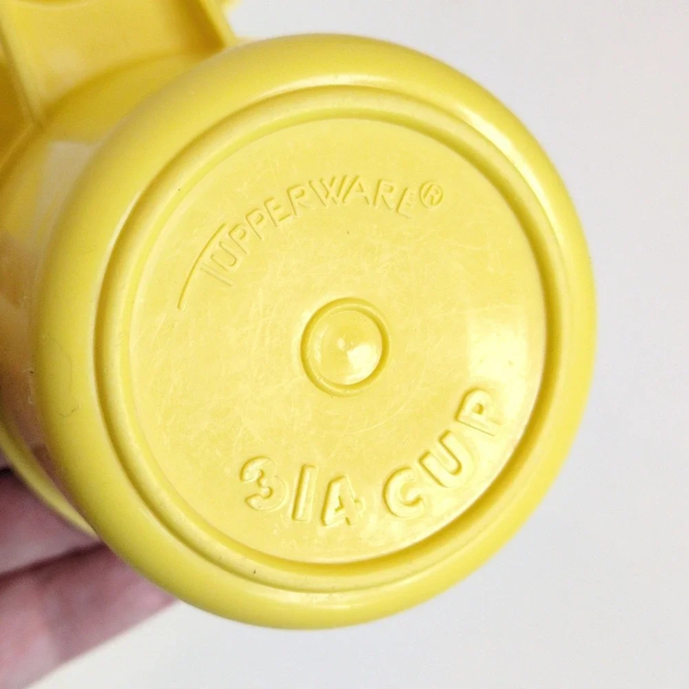 Tupperware vintage measuring